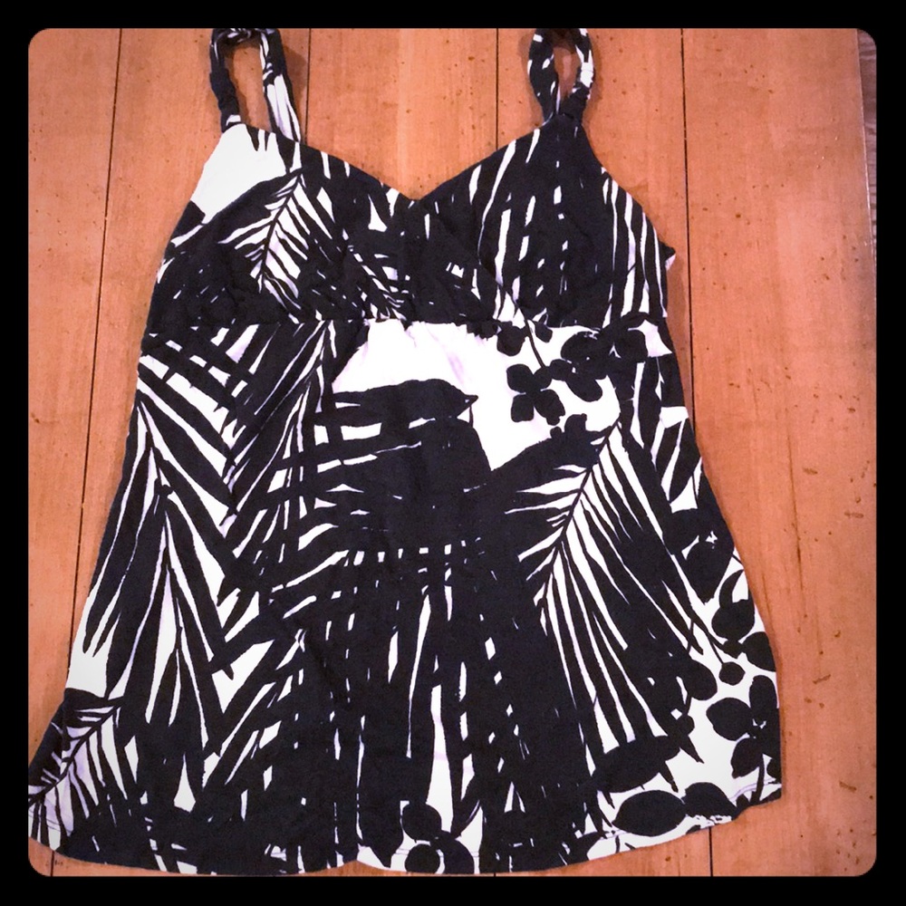 Old Navy maternity top.  Great condition
